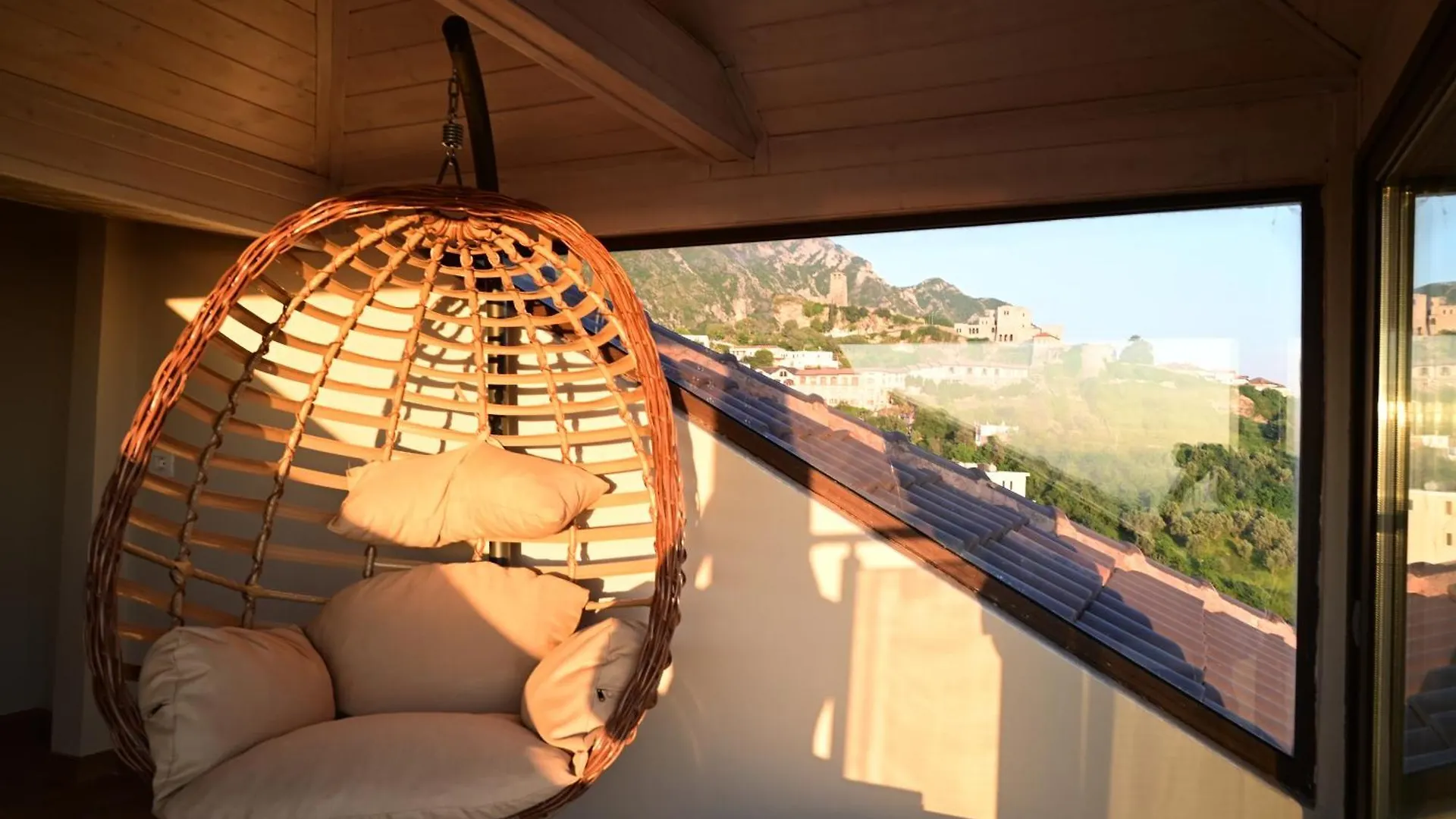 Apartment Ferienwohnung Damiano'S Penthouse Old Bazaar - Castle To Coast View Krujë