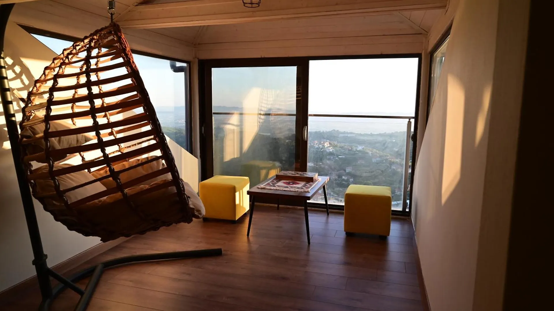 Ferienwohnung Damiano'S Penthouse Old Bazaar - Castle To Coast View Krujë